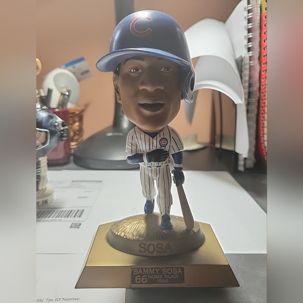 Chicago Cubs Sammy Sosa 66hr figurine 1998